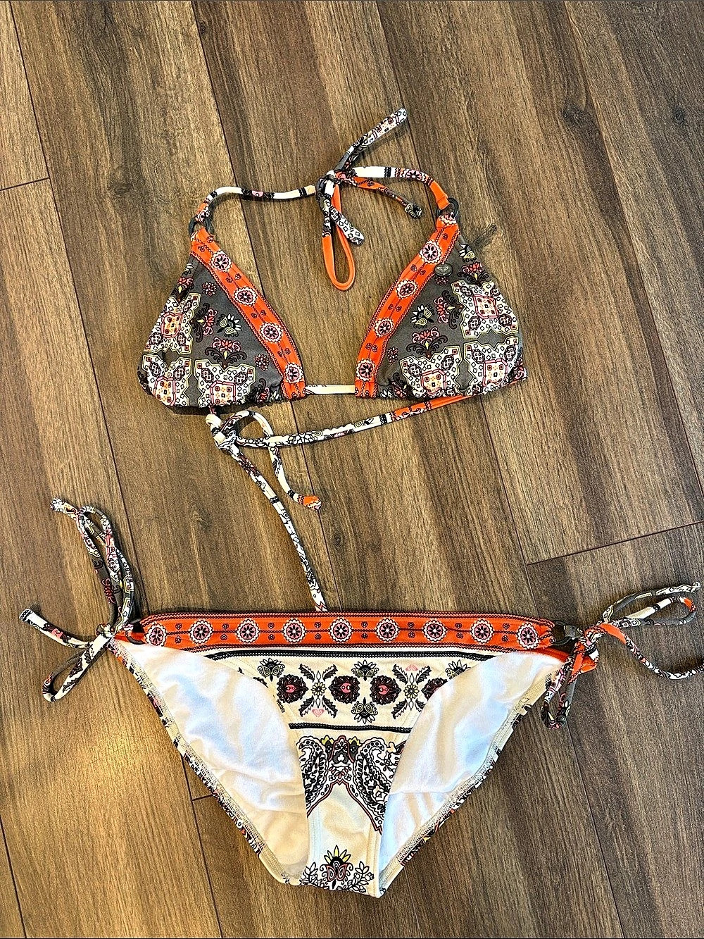 Roxy Women's Bikini Set Orange & White Paisley M/L Like New